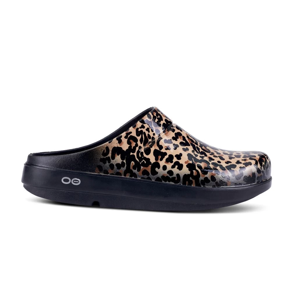 'OOFOS' Women's OOcloog Luxe Pixel Clog - Black / Black Leopard 1 'OOFOS' Women's OOcloog Luxe Pixel Clog - Black / Black Leopard