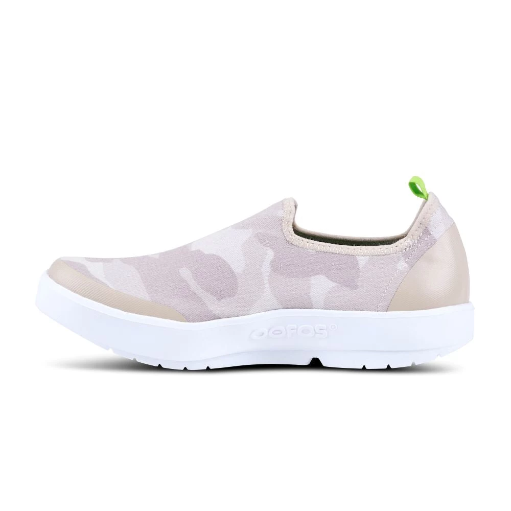 'OOFOS' Women's OOmg EeZee Low Shoe - White / Tan Camo 6 'OOFOS' Women's OOmg EeZee Low Shoe - White / Tan Camo - Image 6